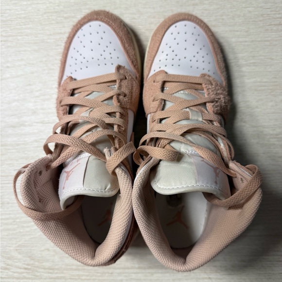 Jordan 1 Mid SE Craft Pink Suede 7Y (Women’s 8.5) FN7432-161
